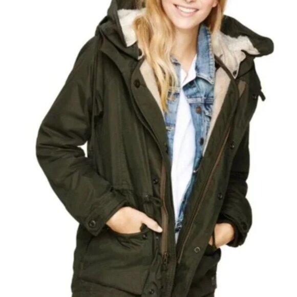 Aritzia TNA Griffith Parka - Picture 5 of 10